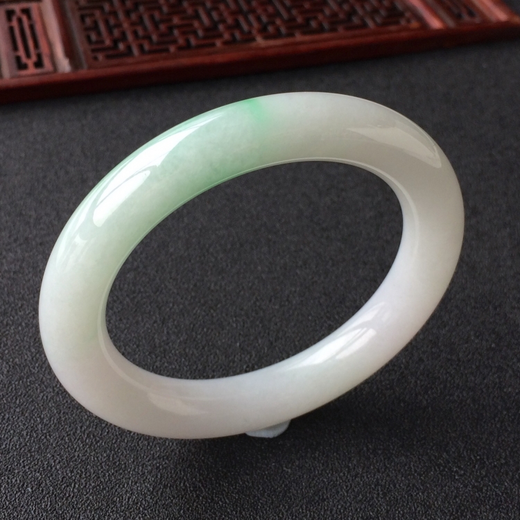 (超值推荐)糯冰种飘翠圆条手镯(56.1mm)