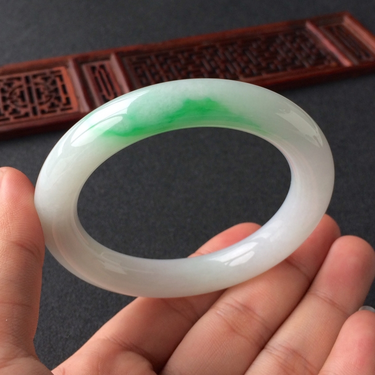 (超值推荐)糯冰种飘翠圆条手镯(56.1mm)