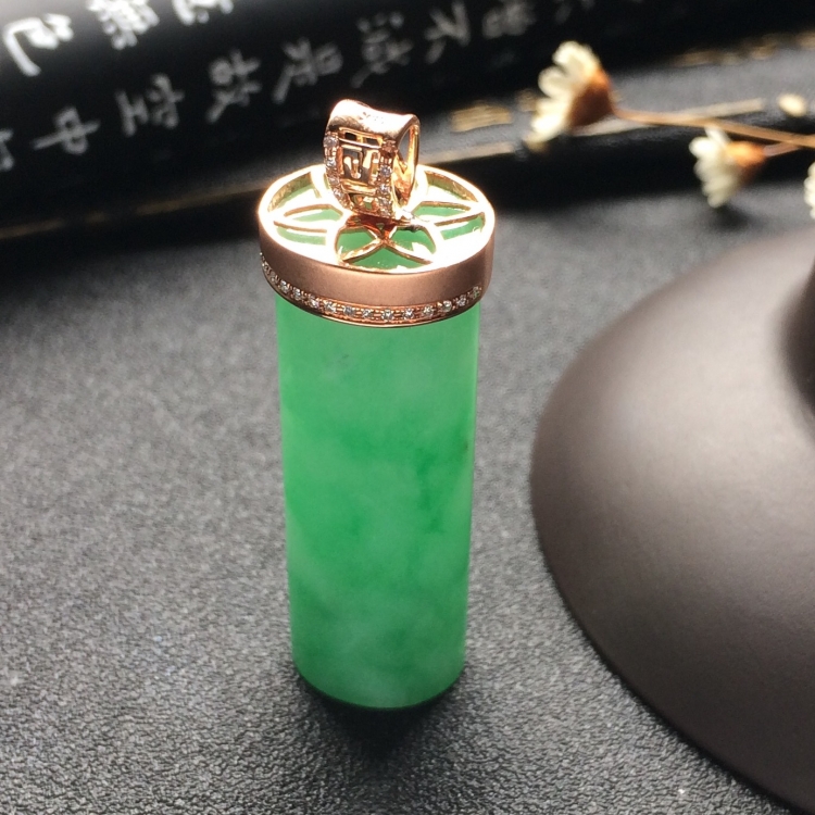 （超值推荐）糯冰种略飘翠镶玫瑰金钻石平安柱胸坠