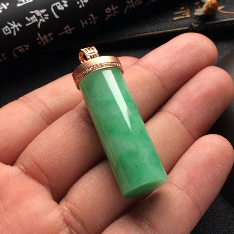 （超值推荐）糯冰种略飘翠镶玫瑰金钻石平安柱胸坠