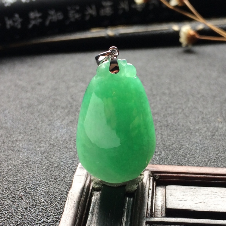 （超值推荐）糯冰种豆色福瓜挂件（金扣）