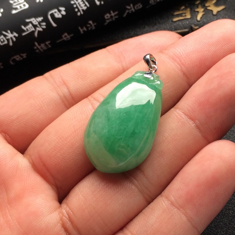 （超值推荐）糯冰种豆色福瓜挂件（金扣）