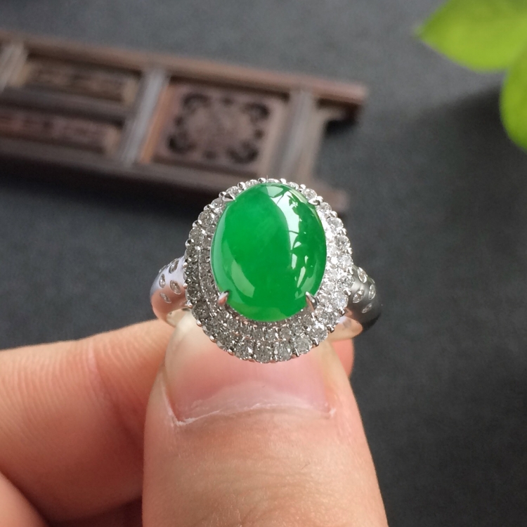 (超值推荐)糯冰种阳绿镶白金钻石戒指