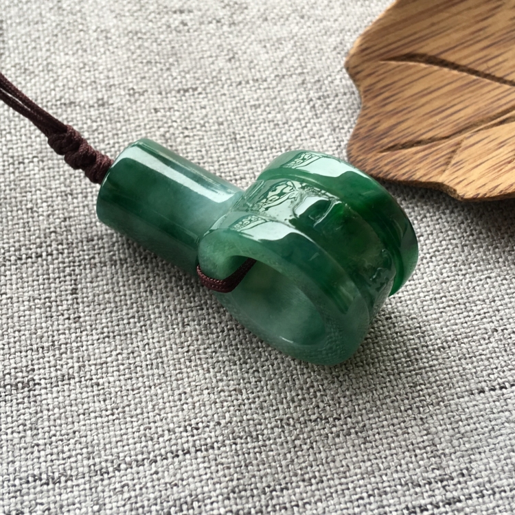 (超值推荐)糯冰种浓绿六字箴言路路通挂件