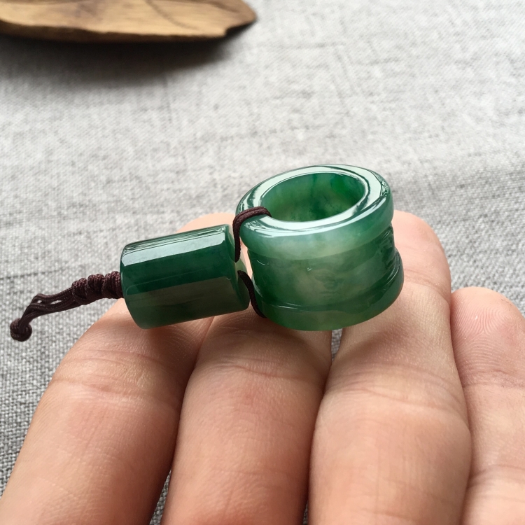 (超值推荐)糯冰种浓绿六字箴言路路通挂件