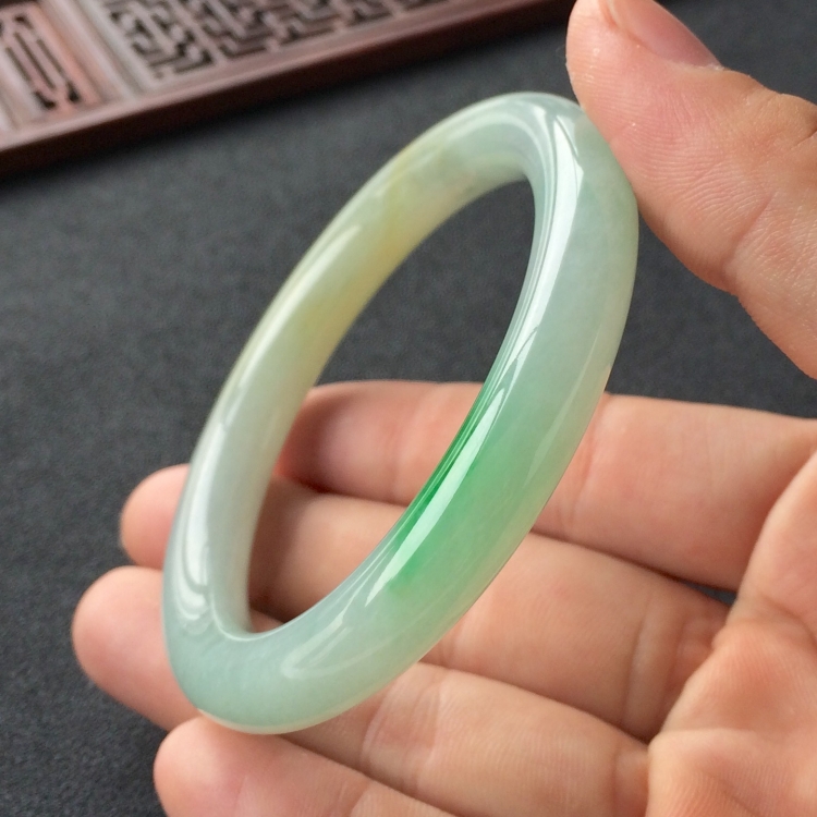 (超值推荐)糯冰种黄加绿圆条手镯(55mm)