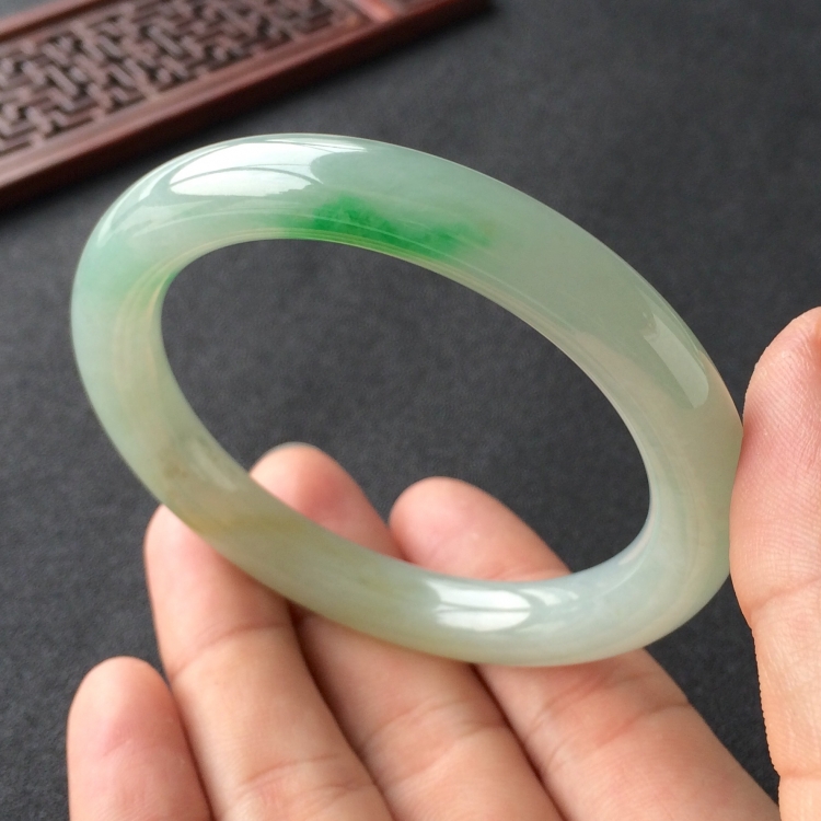 (超值推荐)糯冰种黄加绿圆条手镯(55mm)