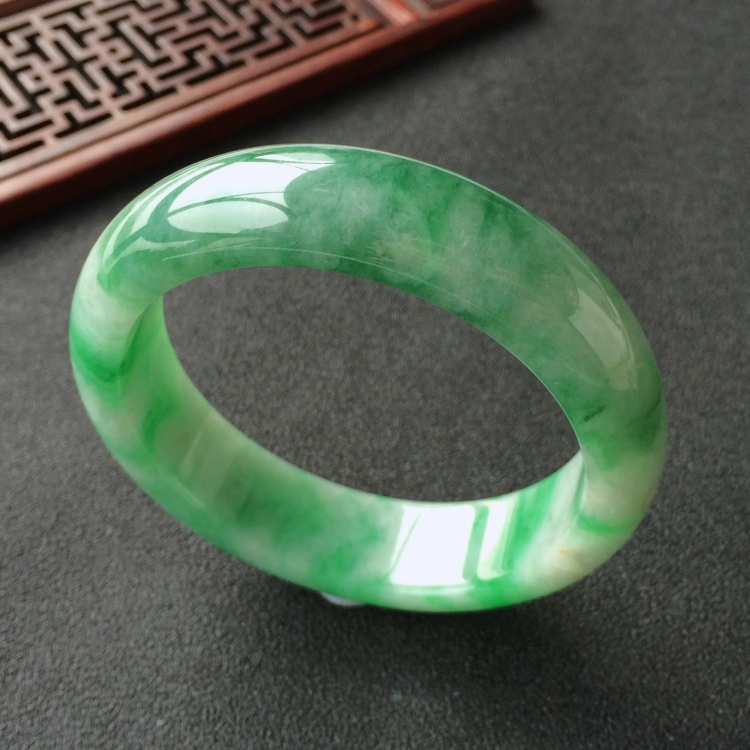 (超值推荐)糯冰种飘翠手镯(54.3mm)