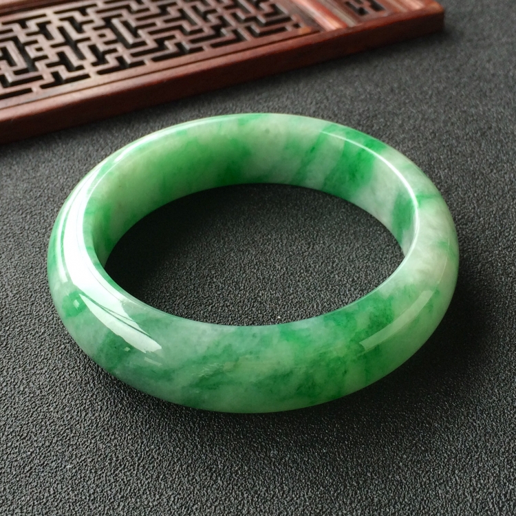 (超值推荐)糯冰种飘翠手镯(54.3mm)