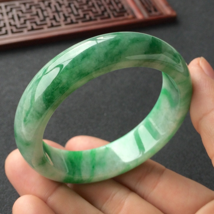 (超值推荐)糯冰种飘翠手镯(54.3mm)