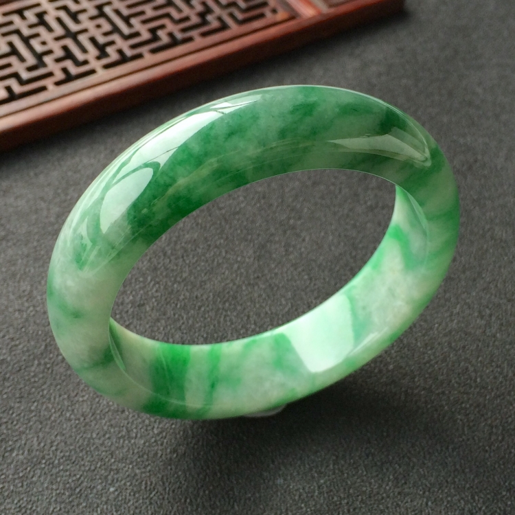 (超值推荐)糯冰种飘翠手镯(54.3mm)