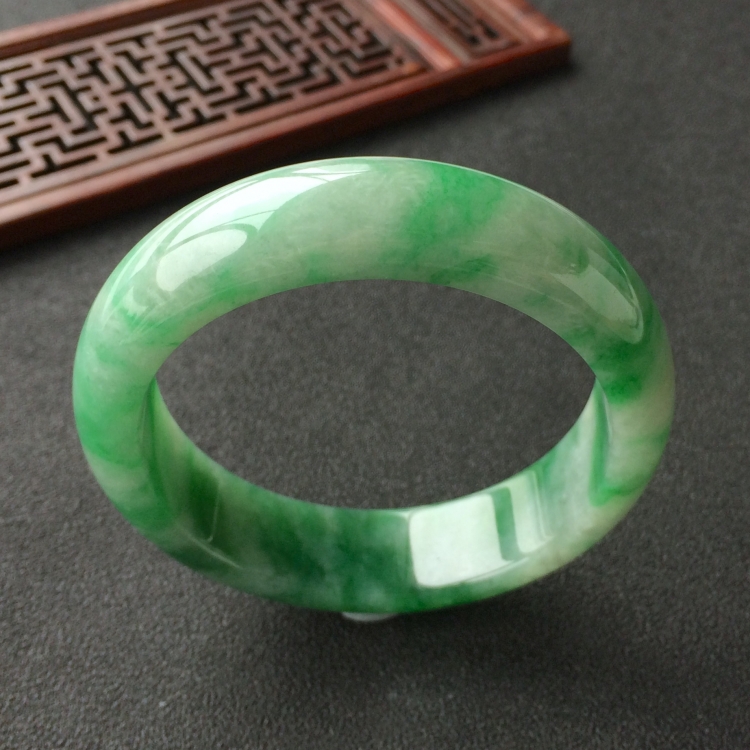 (超值推荐)糯冰种飘翠手镯(54.3mm)