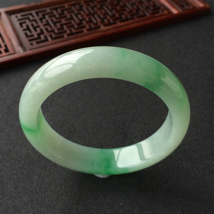 (超值推荐)糯冰种飘翠手镯(56.1mm)