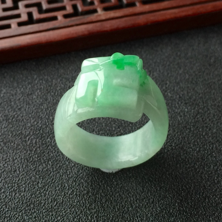 (超值推荐)糯冰种飘翠指环