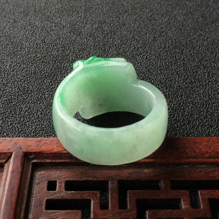 (超值推荐)糯冰种飘翠指环