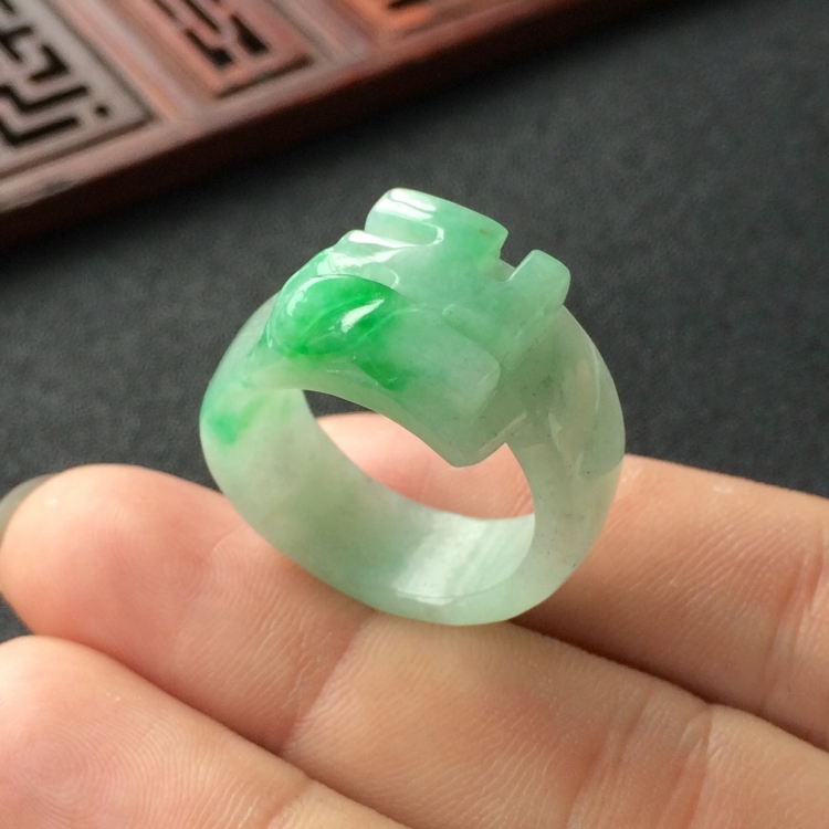 (超值推荐)糯冰种飘翠指环