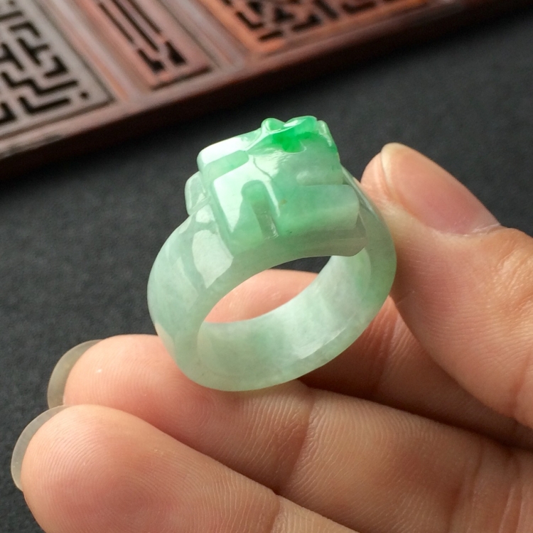 (超值推荐)糯冰种飘翠指环