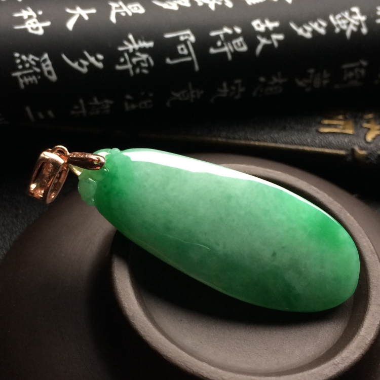 （超值推荐）糯冰种翠色福瓜挂件