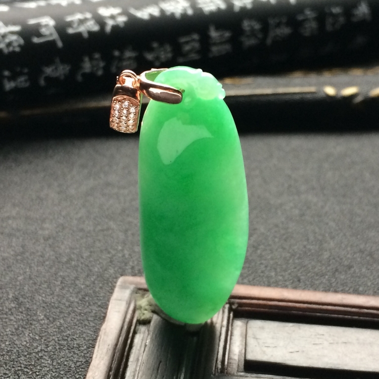 （超值推荐）糯冰种翠色福瓜挂件