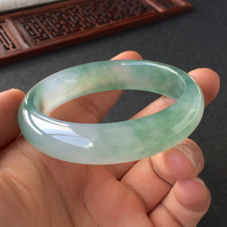 (超值推荐)冰种飘花手镯(56.1mm)