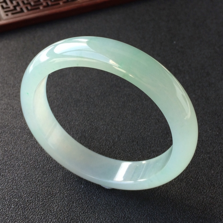 (超值推荐)糯冰种晴水略飘花手镯(57mm)