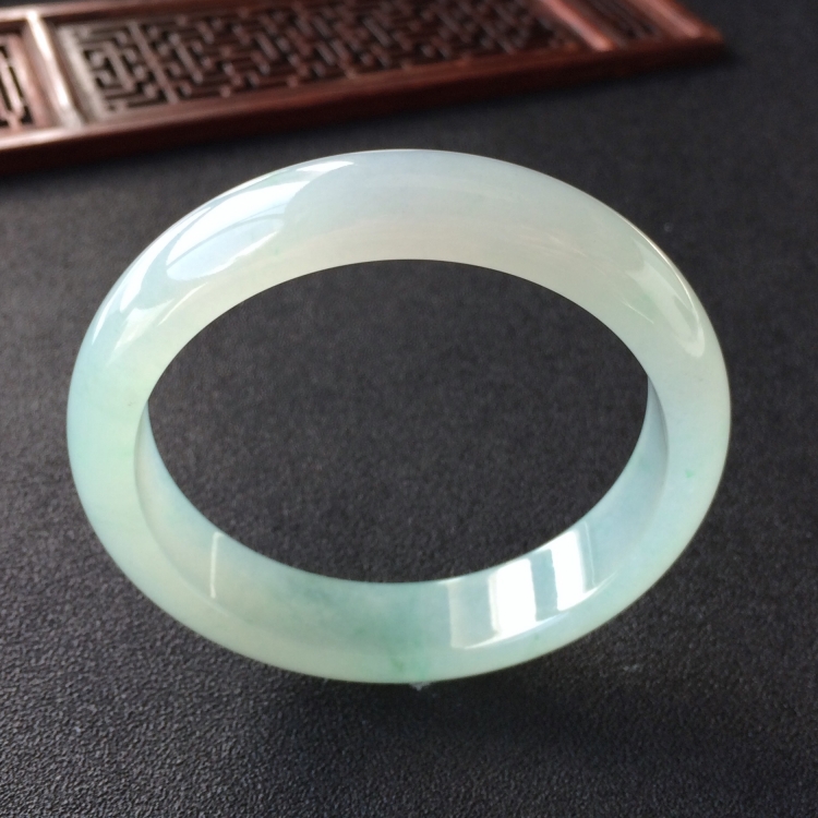 (超值推荐)糯冰种晴水略飘花手镯(57mm)