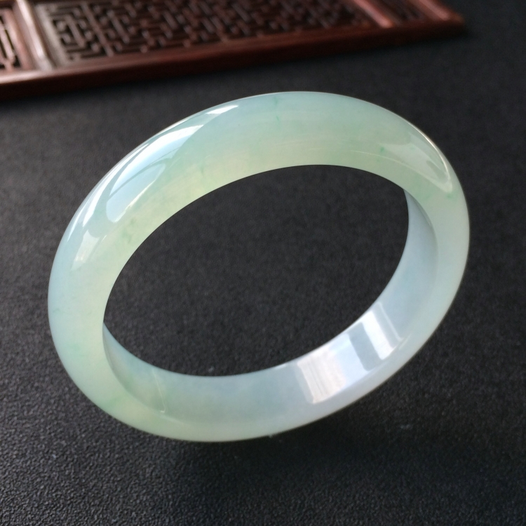 (超值推荐)糯冰种晴水略飘花手镯(57mm)