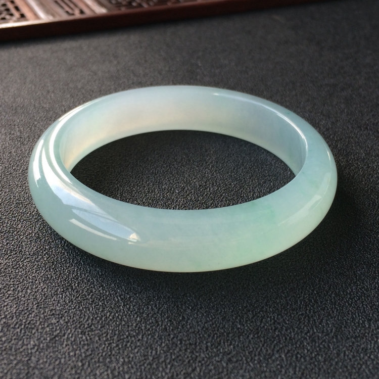 (超值推荐)糯冰种晴水略飘花手镯(57mm)