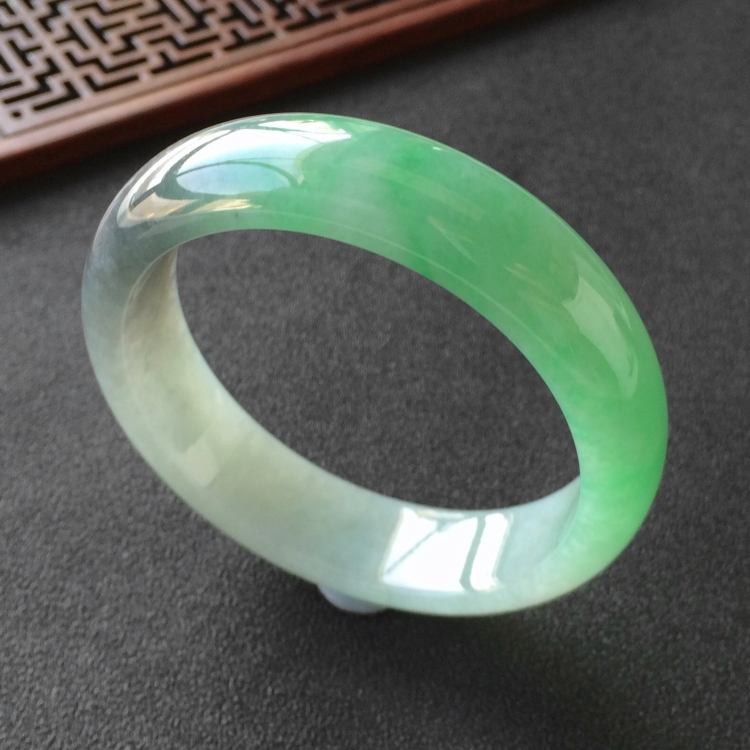 (超值推荐)糯冰种飘翠带墨色手镯(54.4mm)