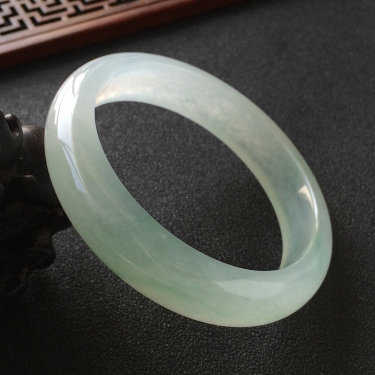 (超值推荐)冰种晴水略飘花手镯(54mm)