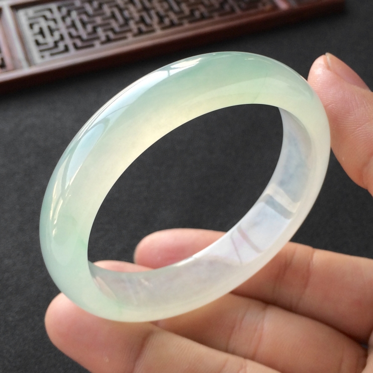 (超值推荐)冰种晴水略飘花手镯(54mm)