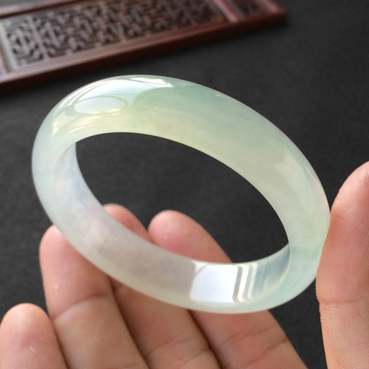 (超值推荐)冰种晴水略飘花手镯(54mm)