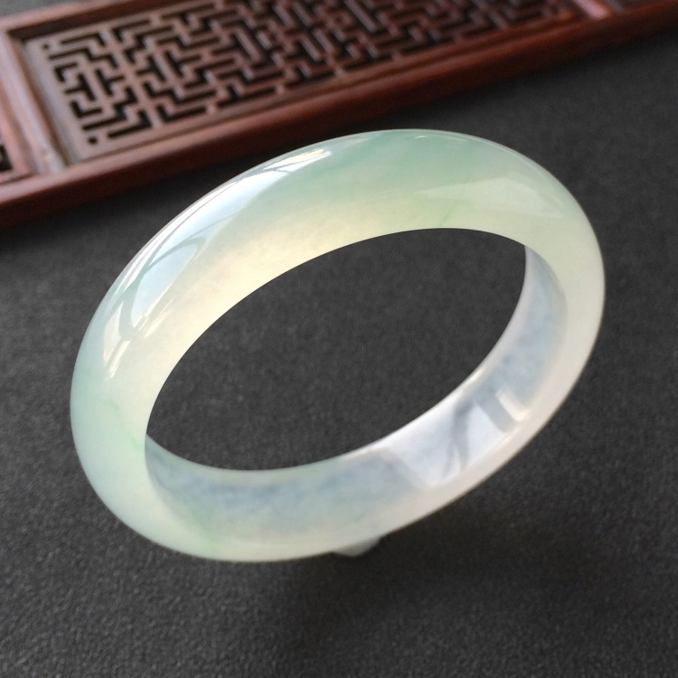 (超值推荐)冰种晴水略飘花手镯(54mm)