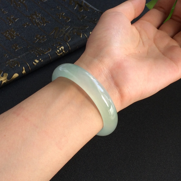 (超值推荐)冰种晴水略飘花手镯(54mm)