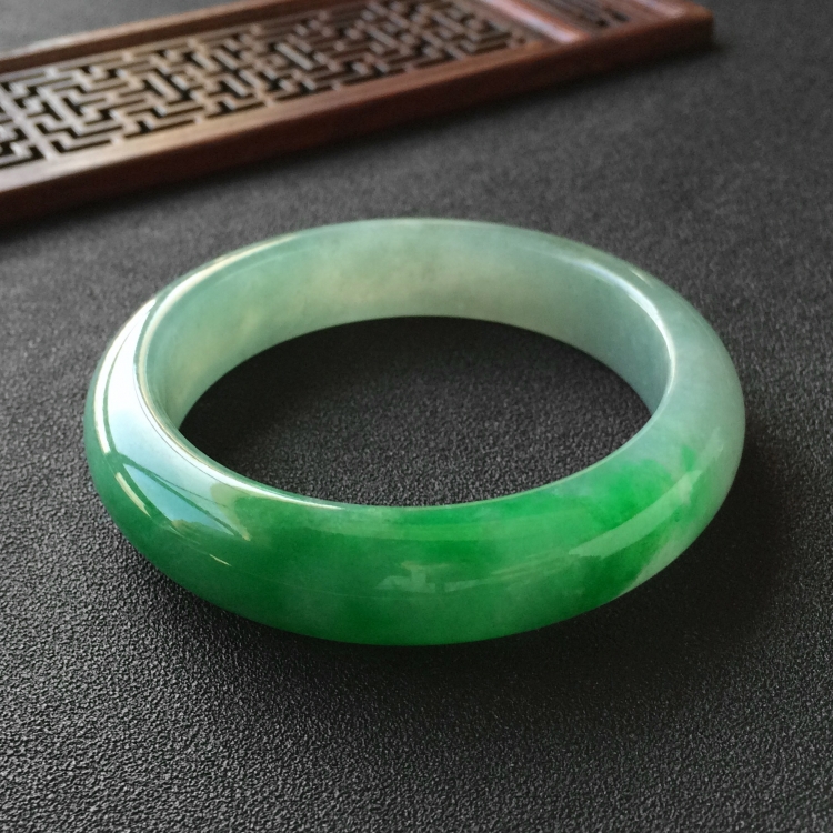 (超值推荐)糯冰种飘翠手镯(57.2mm)