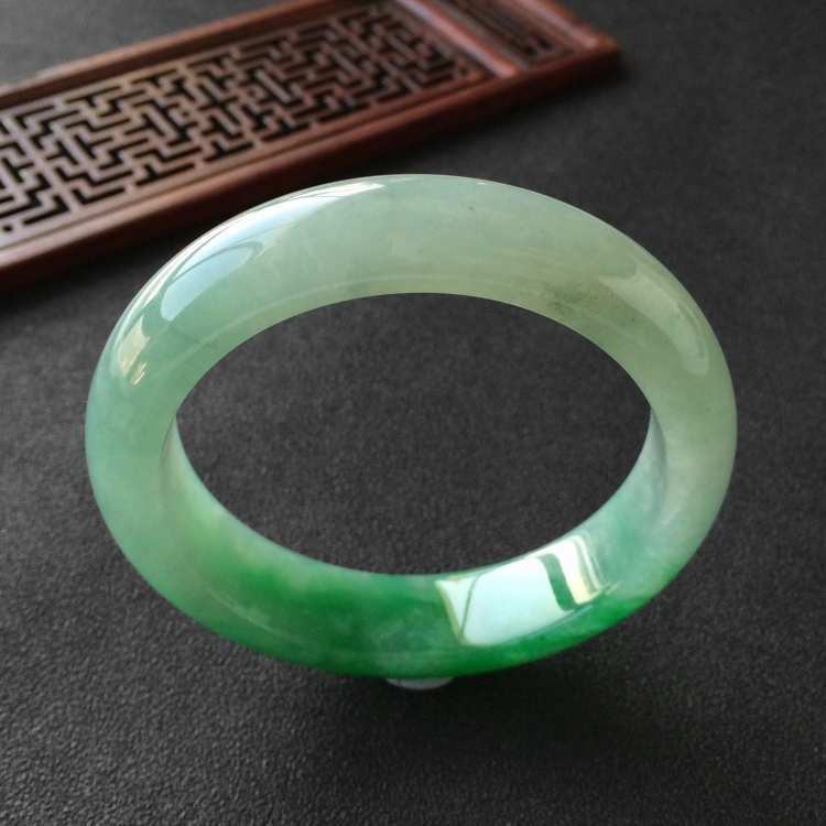 (超值推荐)糯冰种飘翠手镯(57.2mm)