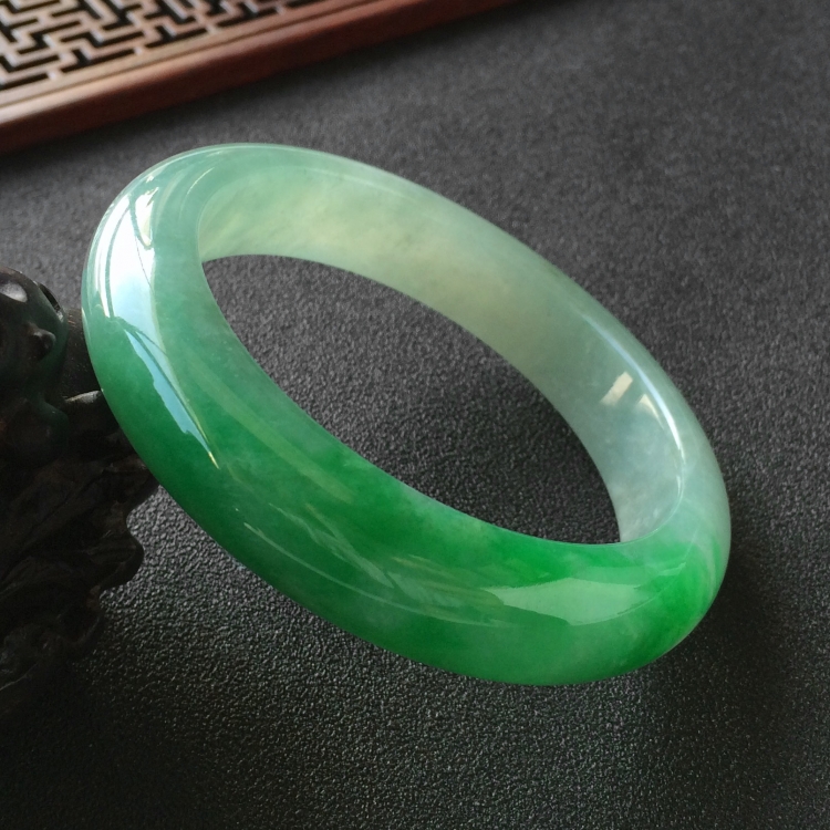 (超值推荐)糯冰种飘翠手镯(57.2mm)
