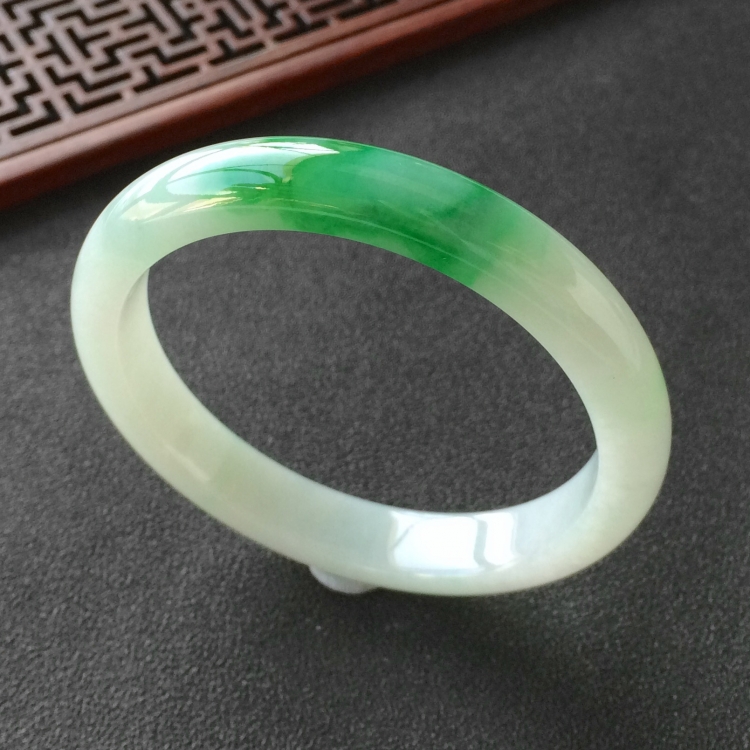 (超值推荐)糯冰种飘翠手镯(55.1mm)
