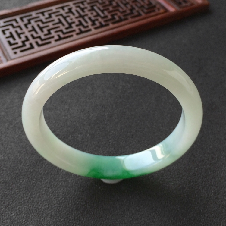 (超值推荐)糯冰种飘翠手镯(55.1mm)