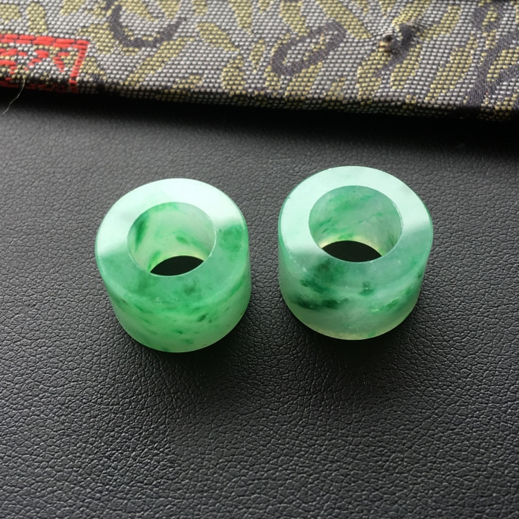 (超值推荐)糯冰种飘绿花路路通挂件一对走