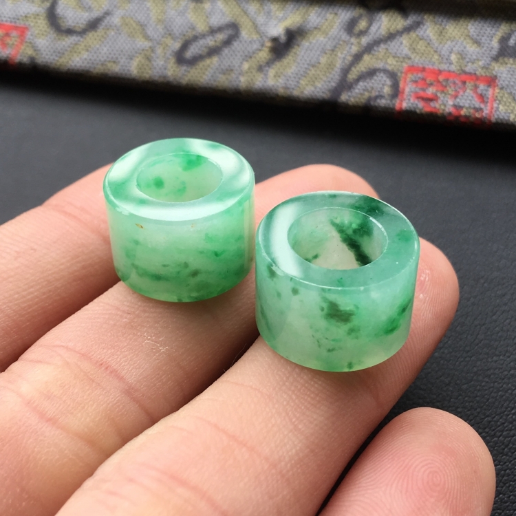 (超值推荐)糯冰种飘绿花路路通挂件一对走