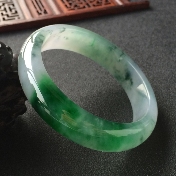 (超值推荐)糯冰种飘花带翠手镯(57mm)