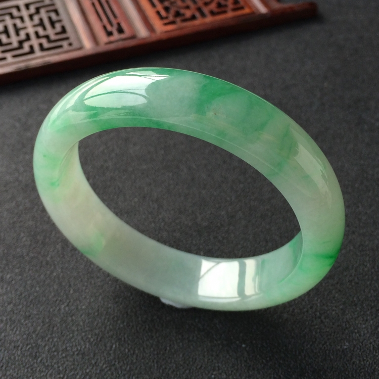 (超值推荐)糯冰种飘翠手镯(57.4mm)