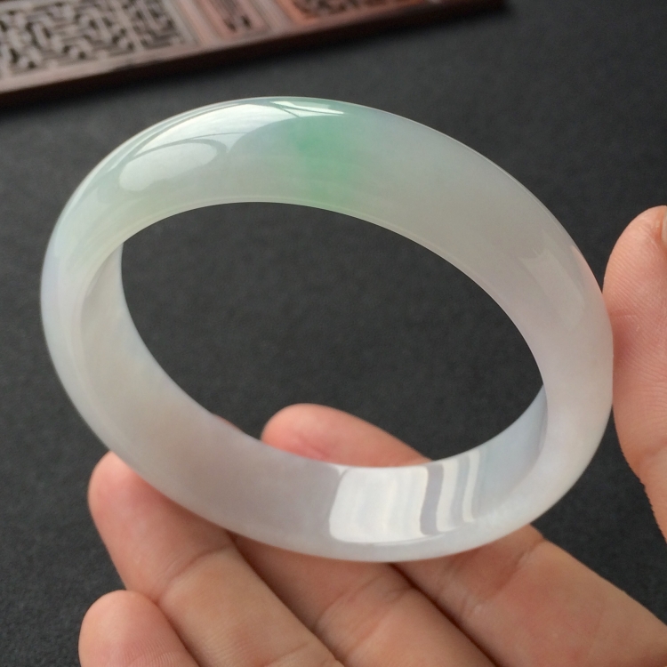 (超值推荐)糯冰种飘翠手镯(58.6mm)