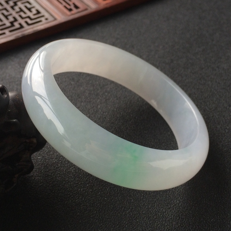 (超值推荐)糯冰种飘翠手镯(58.6mm)