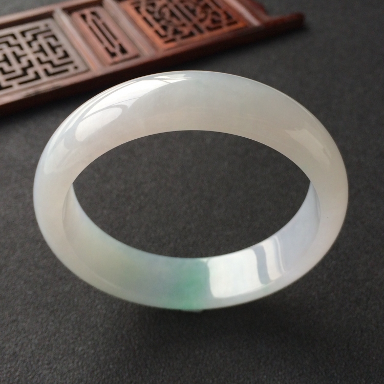 (超值推荐)糯冰种飘翠手镯(58.6mm)