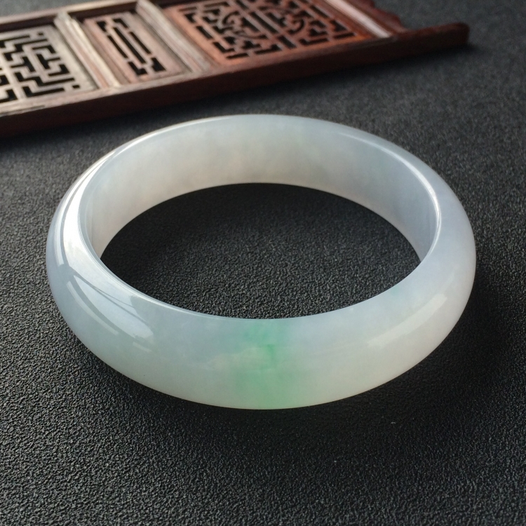 (超值推荐)糯冰种飘翠手镯(58.6mm)