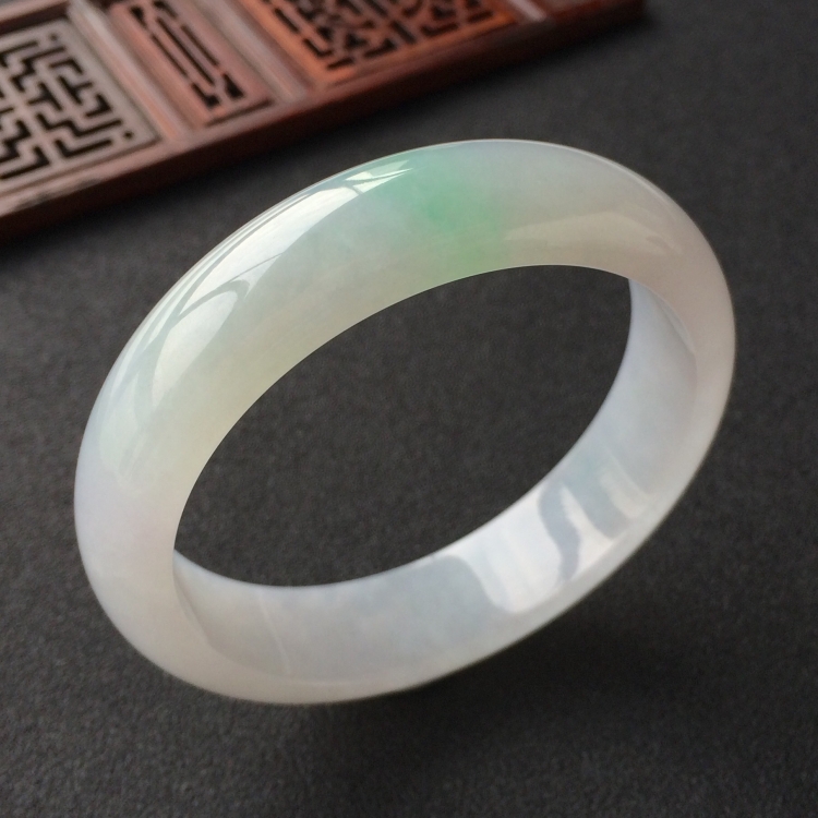 (超值推荐)糯冰种飘翠手镯(58.6mm)
