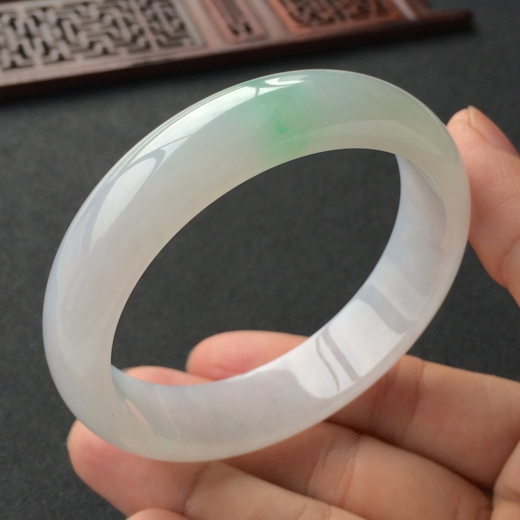 (超值推荐)糯冰种飘翠手镯(58.6mm)