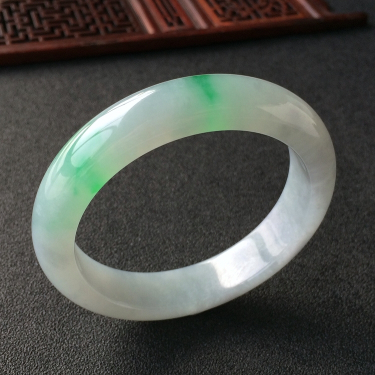 (超值推荐)糯冰种飘翠手镯(53.6mm)